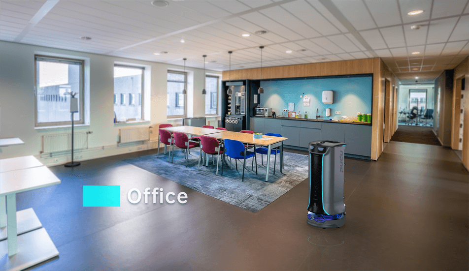 HolaBot in ufficio